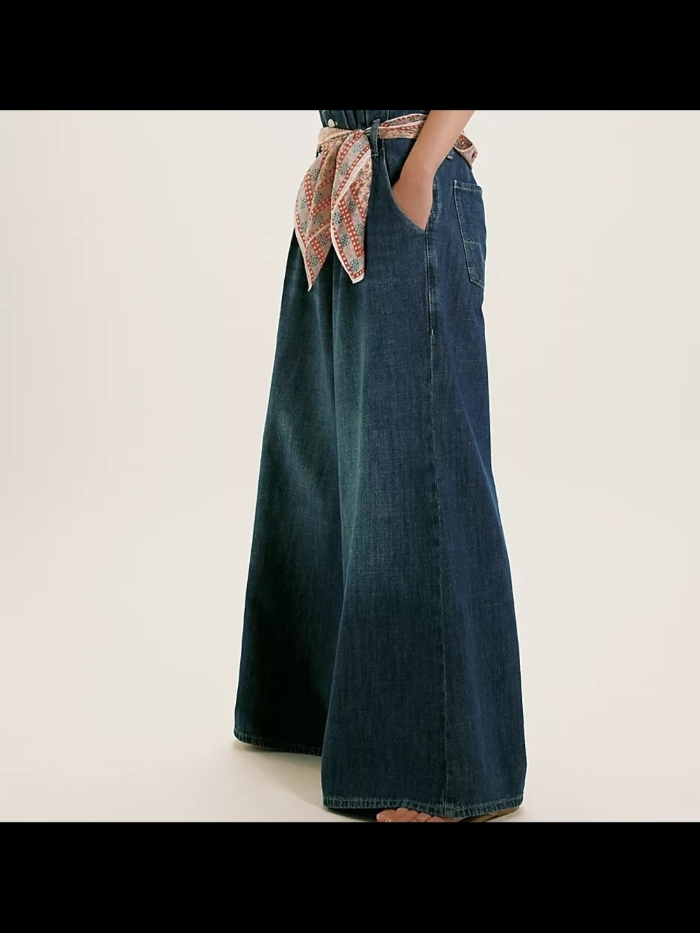 Wide-Leg High-Rise Jeans in Dark Blue Denim
